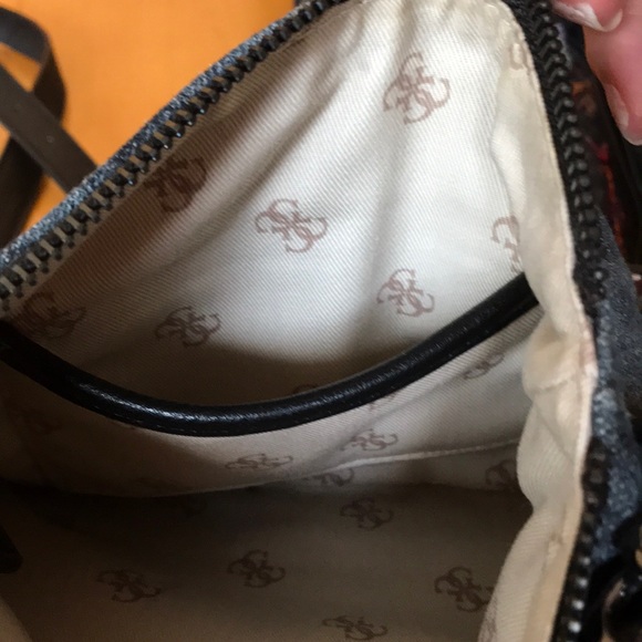 Guess? Crossbody purse - Picture 8 of 8